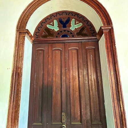 Hostal Velvet Plaza Santa Ana Zewnętrze zdjęcie