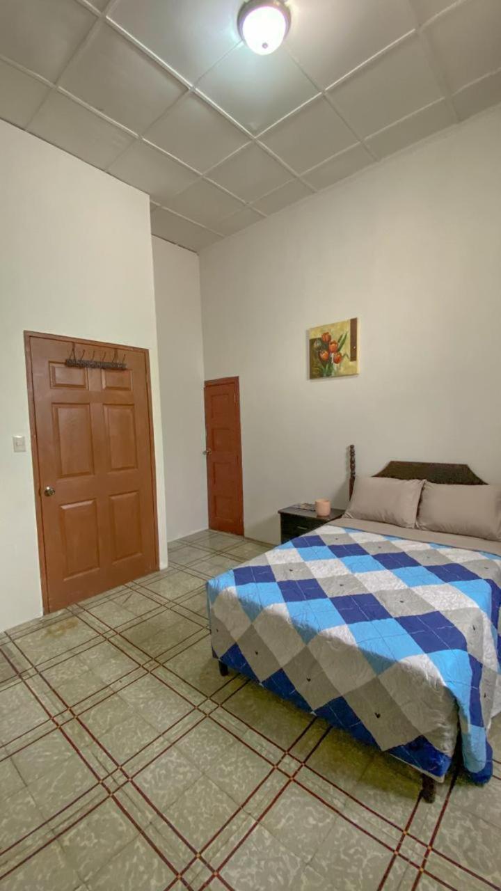 Hostal Velvet Plaza Santa Ana Zewnętrze zdjęcie
