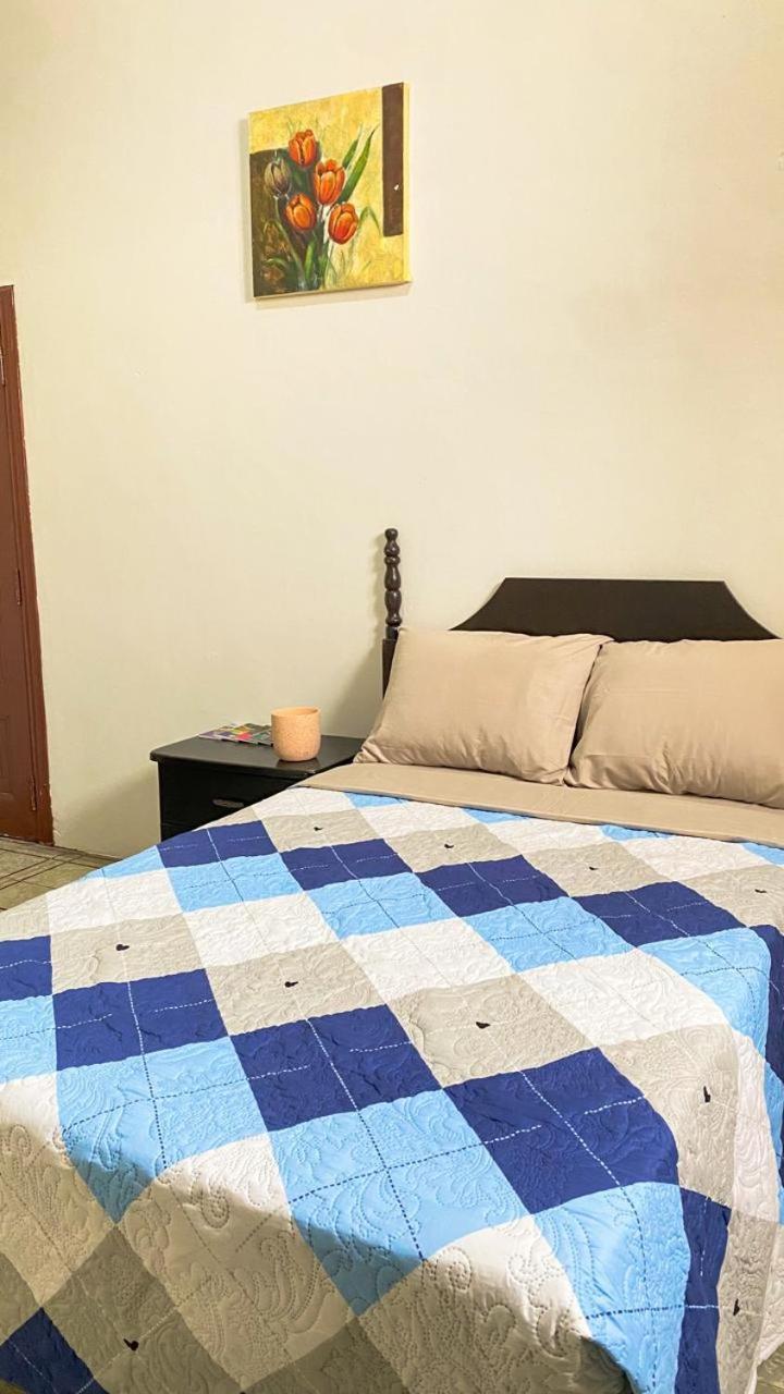 Hostal Velvet Plaza Santa Ana Zewnętrze zdjęcie