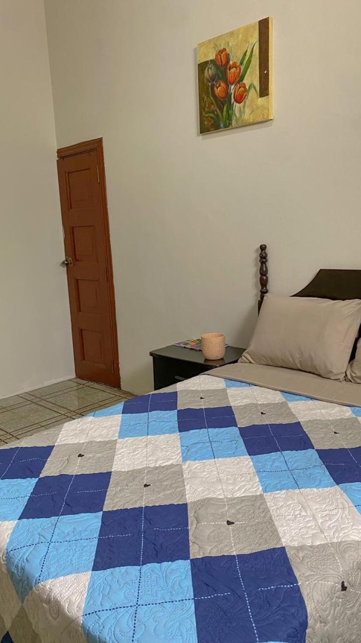 Hostal Velvet Plaza Santa Ana Zewnętrze zdjęcie