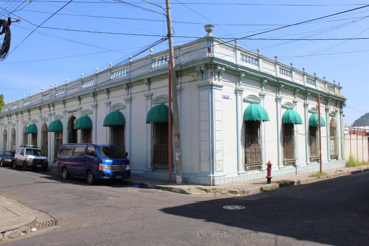 Hostal Velvet Plaza Santa Ana Zewnętrze zdjęcie